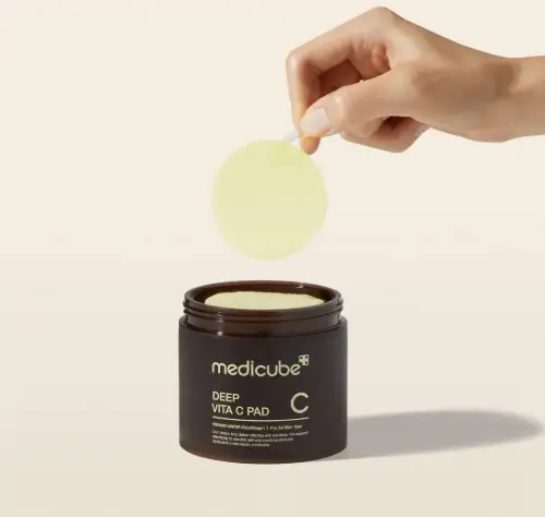 MEDICUBE Deep Vita C Pad with Vitamin Water, Vitamin C Derivative and Niacinamide 2% 70 PADS product image